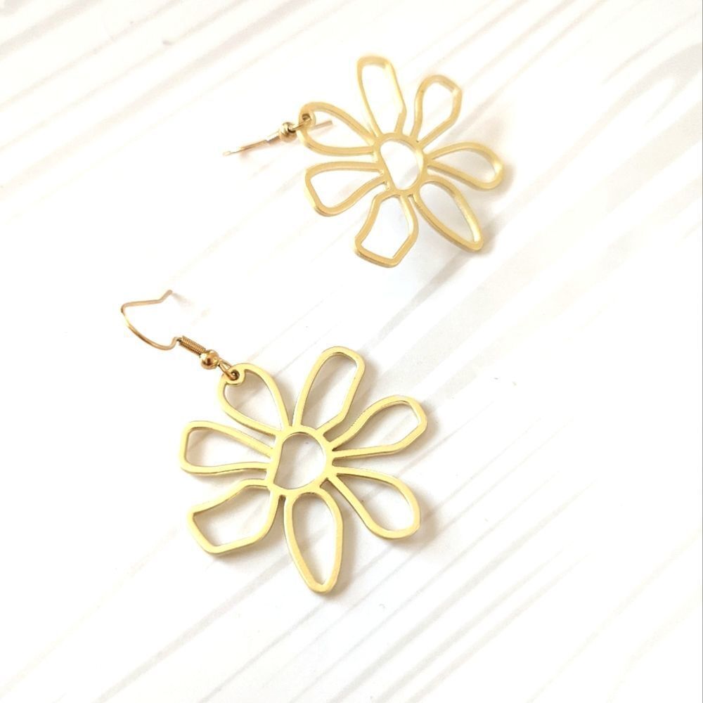 Flower Earrings - Picture 4 of 5